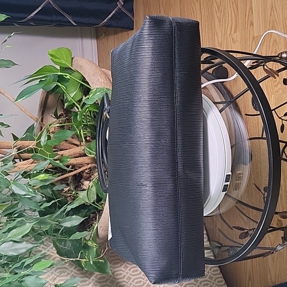 Salvatore Ferragamo Large Black Tote - Picture 12 of 17